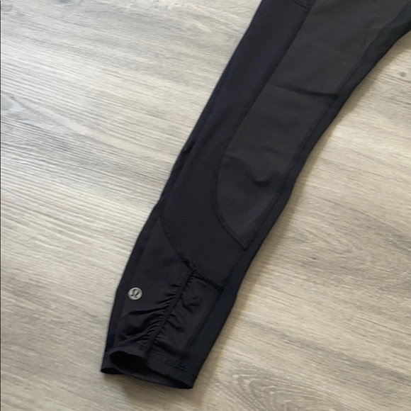 Lululemon Seek the Heat Crop Black Size 2 - Picture 2 of 5